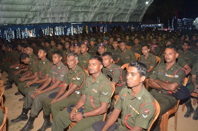 Jaffna-Soldiers-Receives-Tamil-3