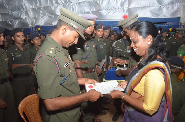 Jaffna-Soldiers-Receives-Tamil-6