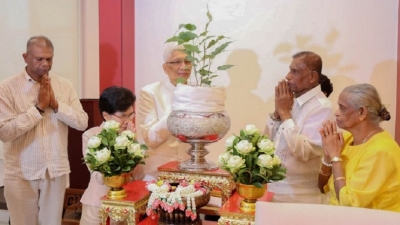 President sends Sri Maha Bodhi sapling to the Thailand