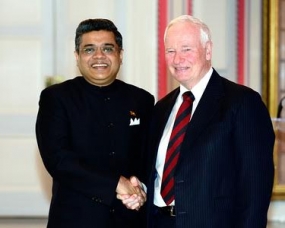 New Sri Lankan Envoy Presents Credentials in Canada