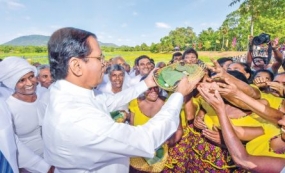 President promises prosperous future for farmers