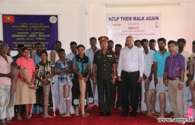 Troops offer Artificial Limbs to Handicapped People in Kilinochchi