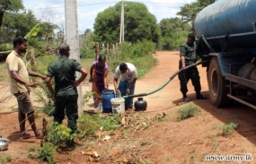Army provide water to drought affected communities in Wanni