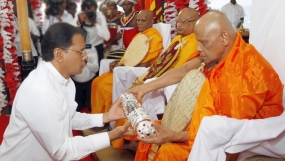 New “Maha Nayaka”and the “Anu Nayaka” of the Asgiriya chapter offered Sannas Pathra