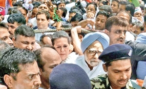Save Democracy March: Sonia, Rahul, Manmohan detained and released