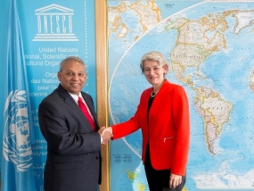 Ambassador Athauda presents credentials to DG, UNESCO