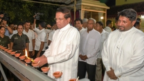 President joins “Aaloka Pooja” at Kelaniya Rajamahaviharaya