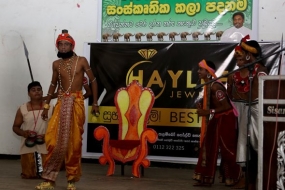 State minister of Defence attends drama competition