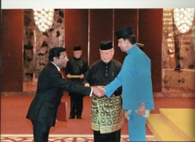 High Commissioner Presents Credentials in Brunei Darussalam