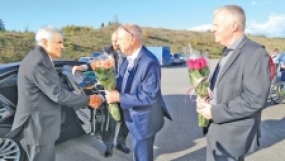 PM visits robotic warehouse in Norway
