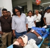 Prime Minister visits Gampola and Peradeniya Hospitals to check on the condition of those injured in Bus accident