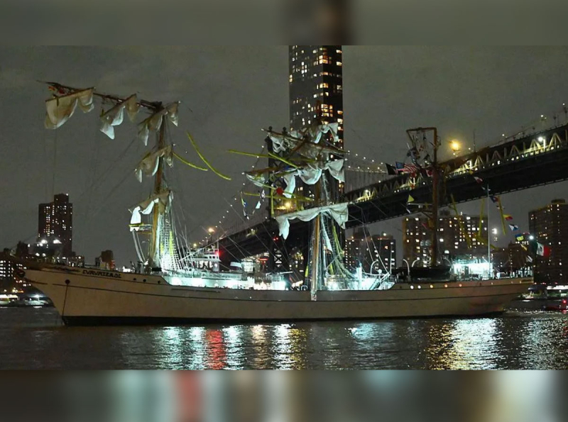 Many injured as Mexican Navy ship crashes into Brooklyn Bridge