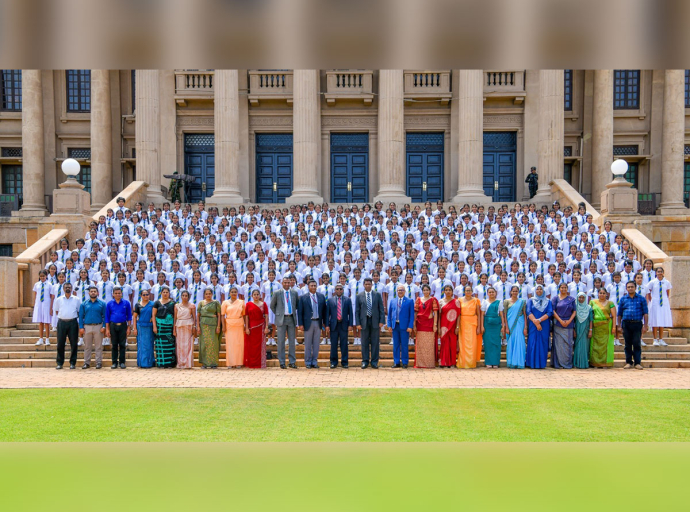 Students of Girls’ High School, Kandy Visit Presidential Secretariat and President’s House