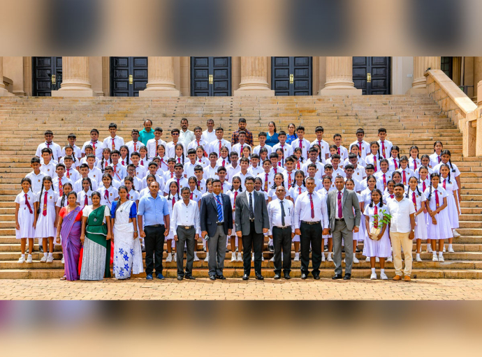 Students of Vijayabahu Secondary School, Monaragala Visit Presidential Secretariat and President’s House