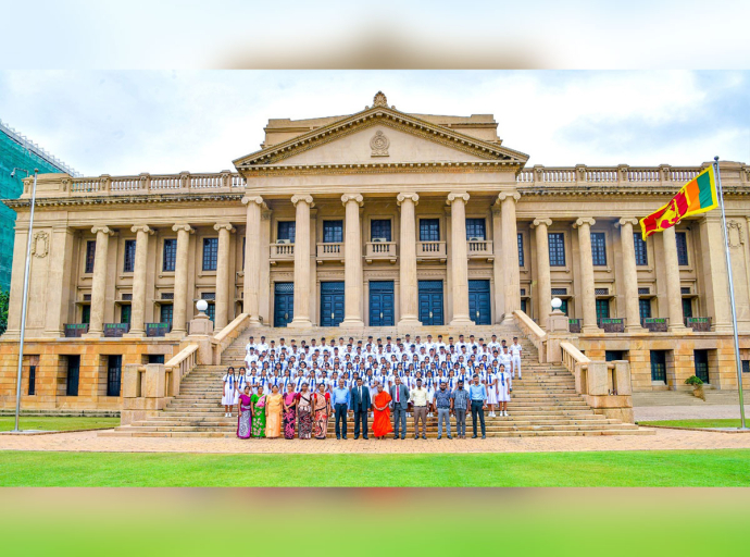 Students of Pandula Maha Vidyalaya, Anuradhapura Visit the President’s House