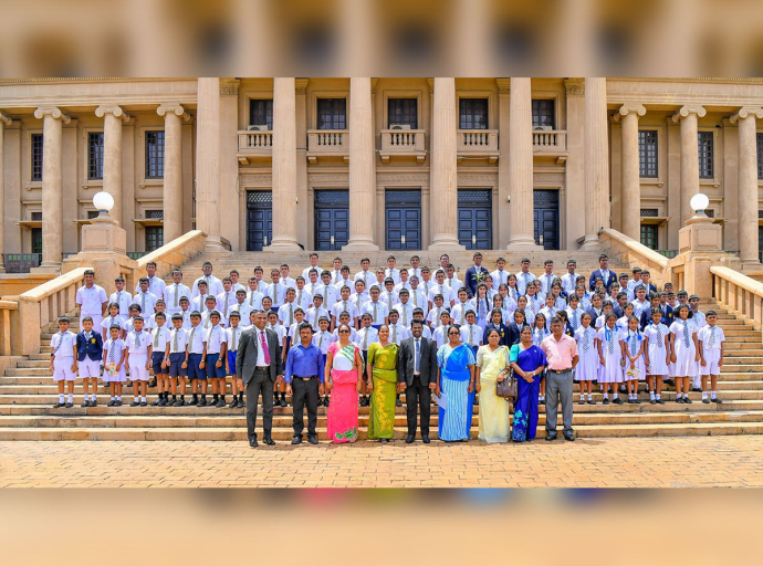 Students from Mahanama College, Colombo and Damminna Maha Vidyalaya, Polonnaruwa Visit President’s House