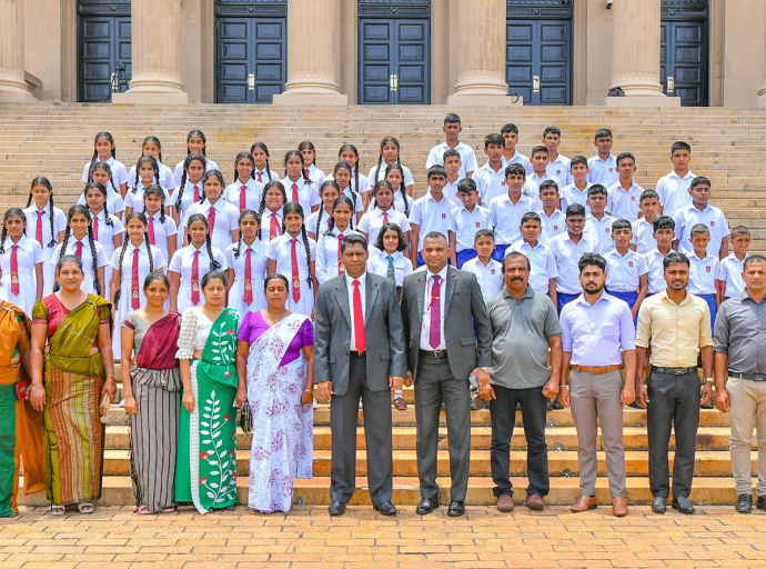 Students Visit the President’s House