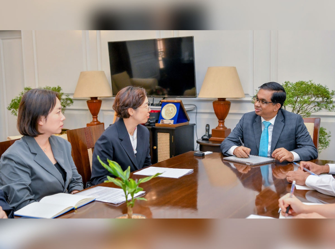 The Korean Ambassador Meets the Secretary to the President