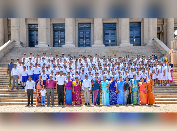 Students from Deltota Karagaskada Central College and Katugastota Uduwawala Junior School Visit the Presidential Secretariat