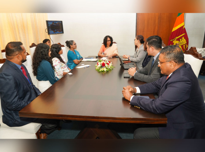 The Representatives of the Lee Kuan Yew School of Public Policy, National University of Singapore, meet the Prime Minister