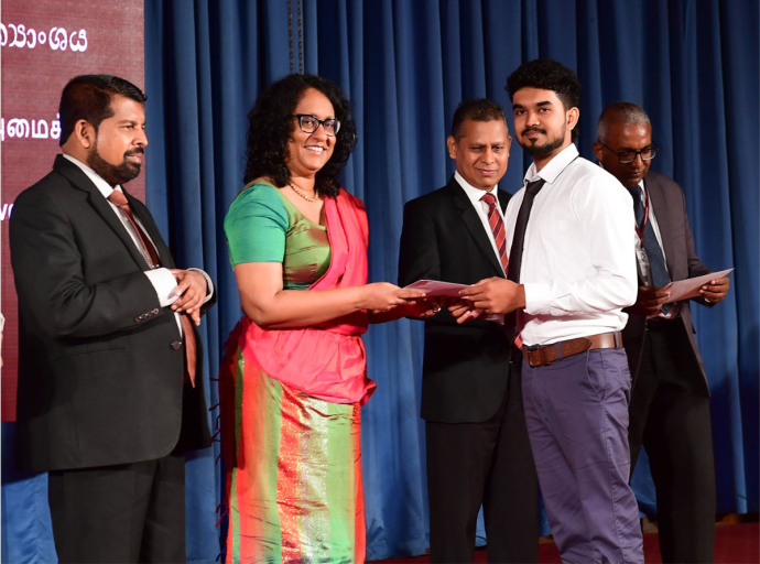 Come forward in building the nation through a dedicated and efficient public service - PM 
