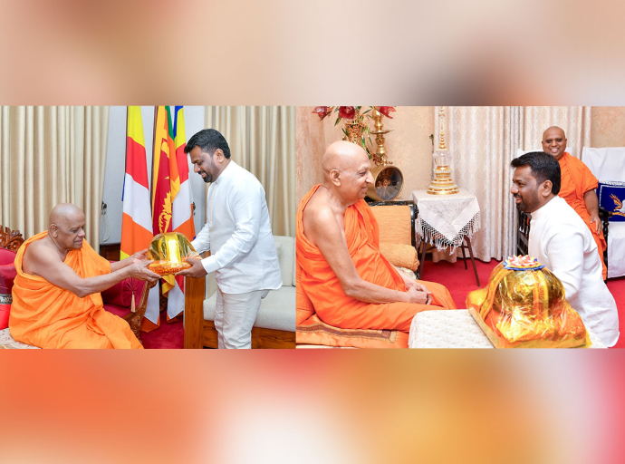 President meets the Chief Prelates of Malwathu and Asgiri Chapters