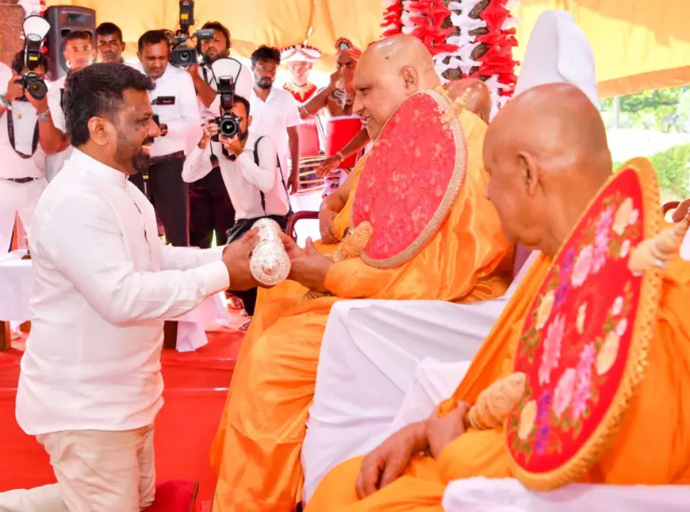Presentation of Scroll of Appointment to New Anunayake of Asgiri Chapter under President’s Patronage 