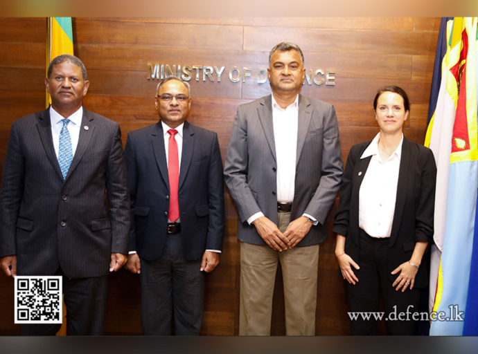ICRC Head of the Delegation in Colombo Meets the Defence Secretary
