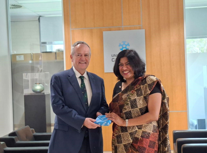 High Commissioner of Sri Lanka in Australia meets the Vice Chancellor of Canberra University, Bill Shorten