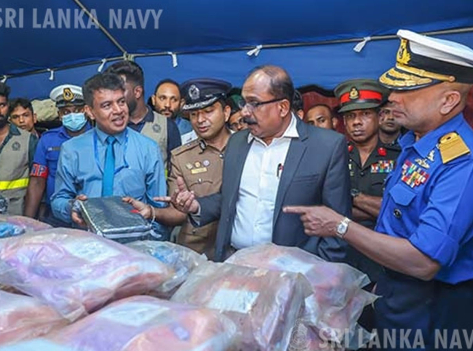 Navy takes hold of over 376kg of heroin and methamphetamine with 06 suspects in Southern seas