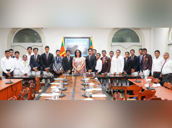 Members of the National Student Parliament Met with the Prime Minister