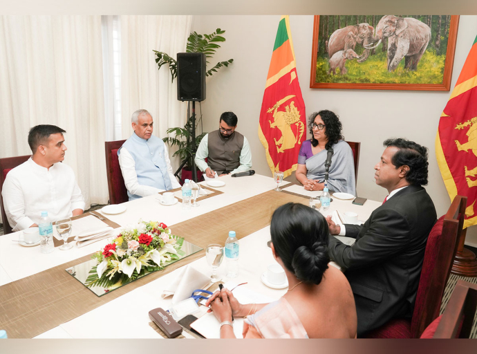 Governor of Gujarat met with the Prime Minister to discuss the exhibit of Devnimori Sarvagna 