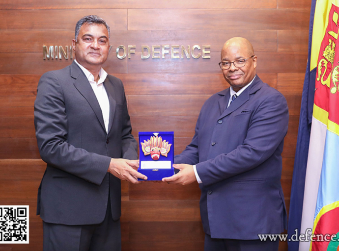 High Commissioner of South Africa Calls on Defence Secretary