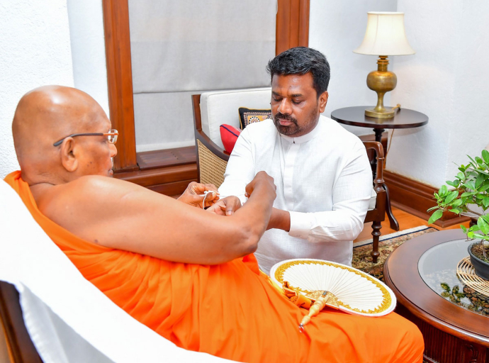 Most Venerable Ittapane Dhammalankara Mahanayake Thero Meets the President