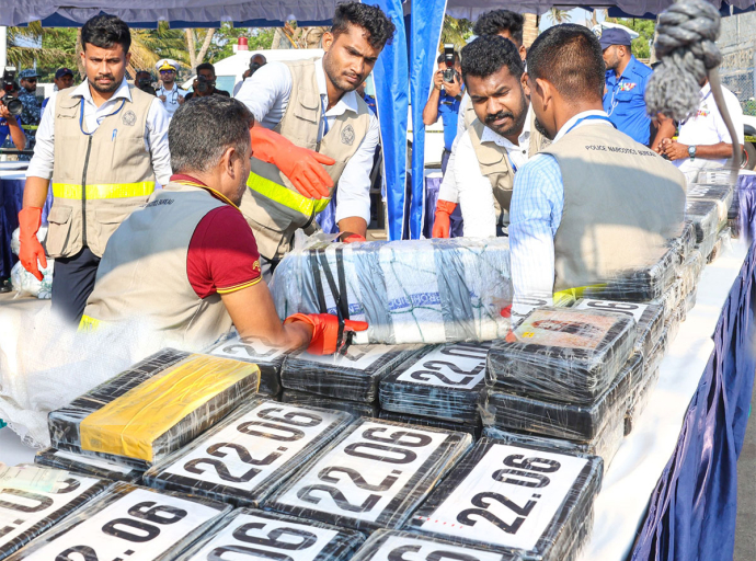 Navy Seizes Suspected Cocaine Haul off Beruwala - Six Arrested