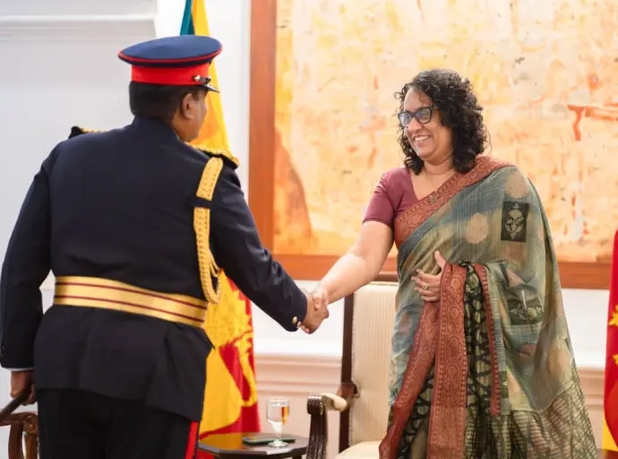 Army Commander Lieutenant General Lasantha Rodrigo Meets Prime Minister