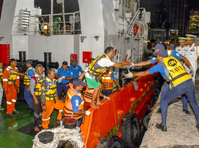 Navy Brings Ashore 25 Indonesian Fishermen Rescued in Australian Search and Rescue Region