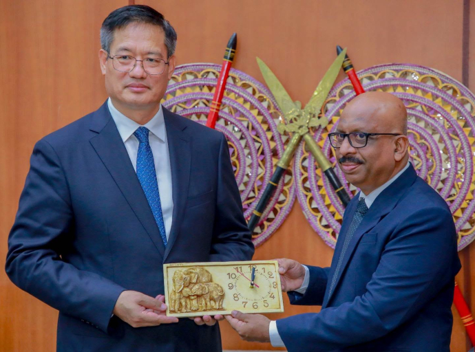 New Chinese Ambassador Meets Minister of Youth Affairs and Sports