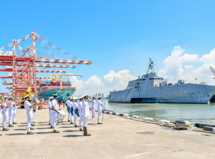 USS Tulsa Departs Colombo Port
