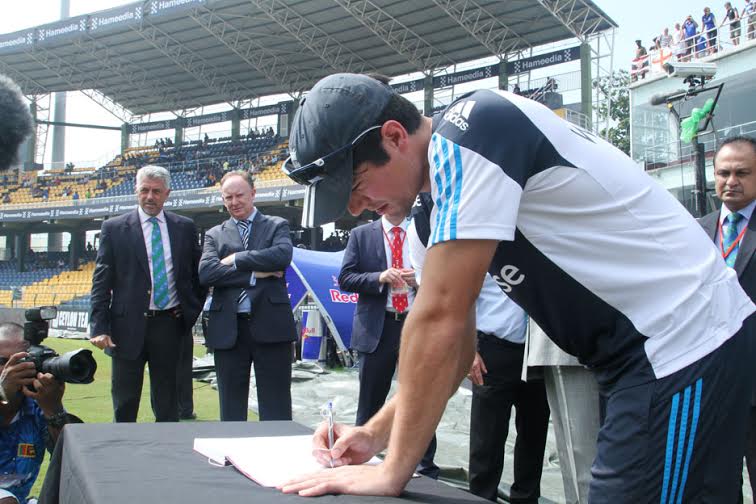 Condolence Book for Phil Hughes at the 2nd ODI 8
