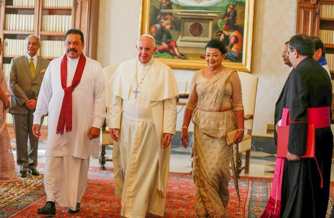 President meets His Holiness Pope Francis 1 b