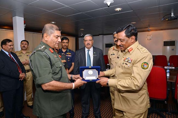 Defence Delegation of Pakistani NDU calls on CDS 20140423 02p6