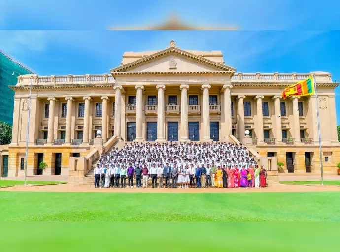 Students from Thambuttegama Central College Visit President's House