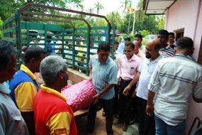 Lanka Sathosa purchasing big onion from Polpithigama farmers