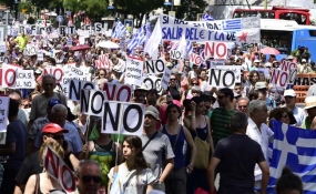 Greeks defy Europe with an overwhelming &#039;No&#039;