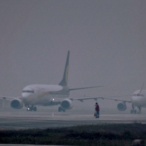Delhi records season&#039;s lowest, dense fog hits flights