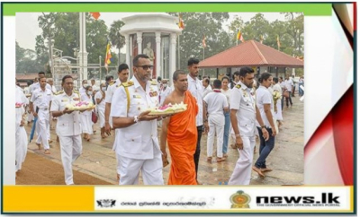 Commander of the Navy pays homage to places of worship in Anuradhapura and receives blessings