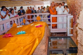 President worships Lumbini