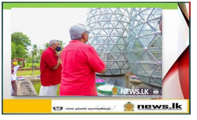 President pays floral tribute to D.A. Rajapaksa monument