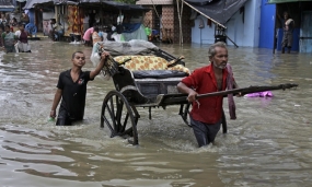 Monsoon rains leave 100 dead in India